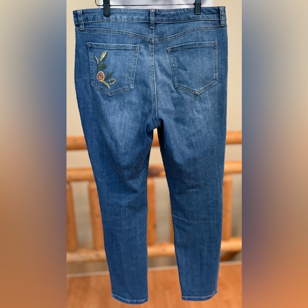 Style & co Curvy Skinny Leg Embroidered Floral Denim Jeans - Picture 2 of 7